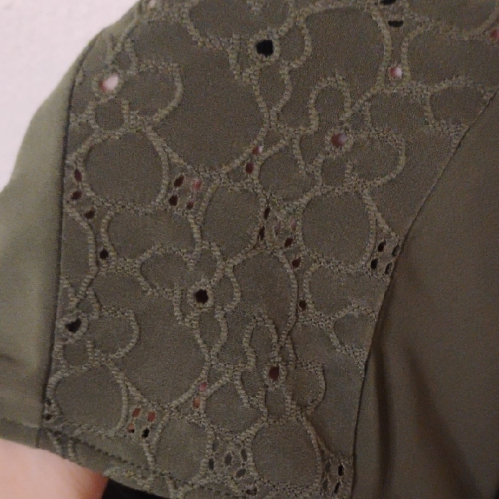 Michael Kors Green Shoulder Lace Detail Blouse Woman's Size Large - Picture 8 of 9
